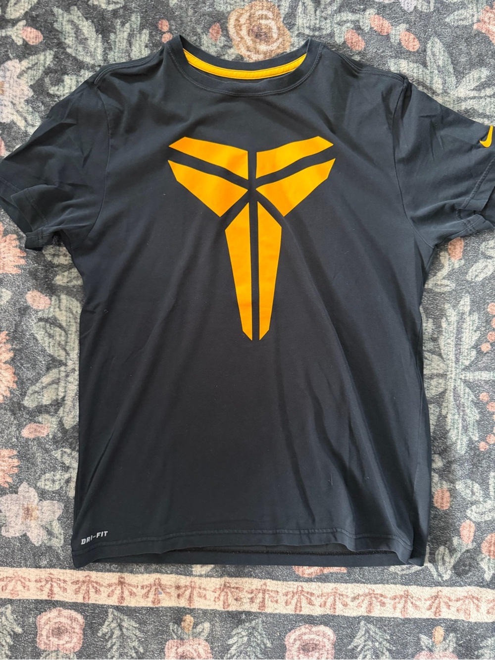 Nike Dri-Fit Kobe Bryant Black Mamba T-Shirt Mens Large L Lakers Yellow Lebron